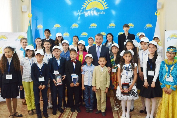 За счастливое детство