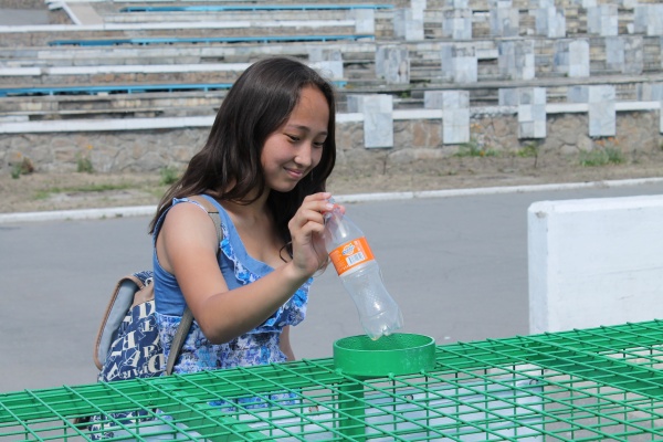 Очистить город от пластиковых бутылок