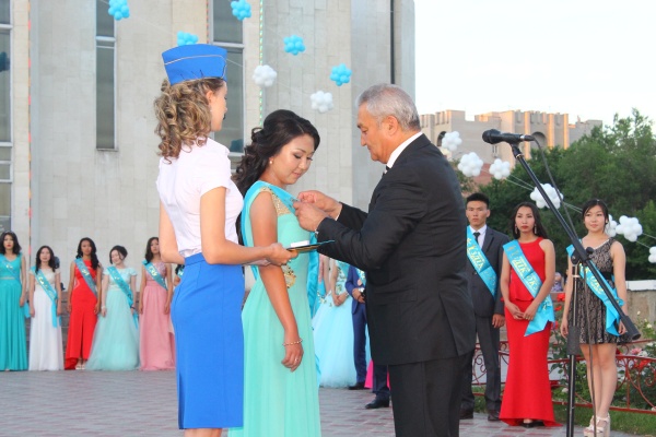 В добрый путь, выпускники!