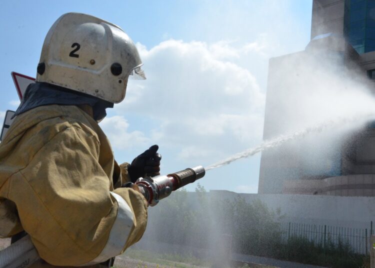 Семейде көпқабатты үйден өрт шықты