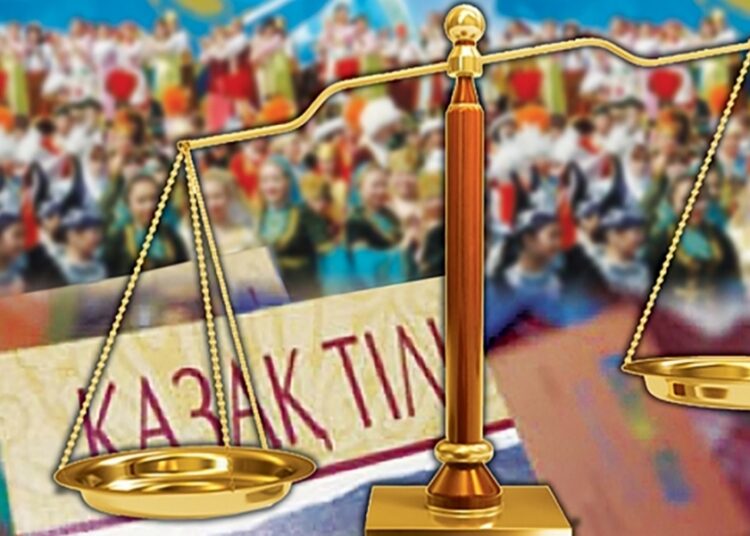 Жағымпаздықтың жанында жасампаздық жылап тұрады