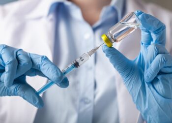 Қазақстандық QazVac вакцинасының бірінші партиясы жөнелтілді