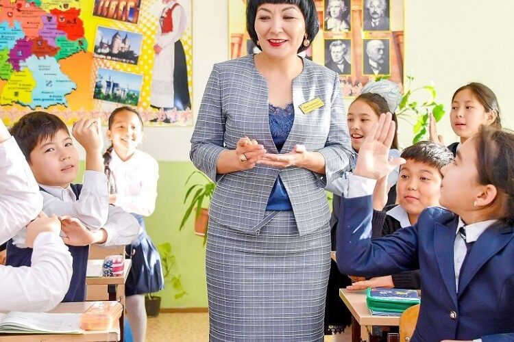 ШҚО-да мұғалімнің құқығын бұзғандарға 120 АЕК-ке дейін айыппұл салынуы мүмкін