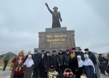 ҚАЗЫБЕК БИГЕ ЕСКЕРТКІШ