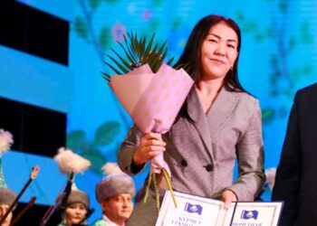 ҚАЛА БАСШЫСЫ НӘЗІК ЖАНДЫЛАРДЫ МЕРЕКЕМЕН ҚҰТТЫҚТАДЫ