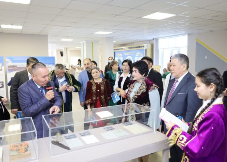 ҰЛЫ АҚЫН МУЗЕЙІНІҢ КӨРМЕСІ ЕЛОРДА ТӨРІНД