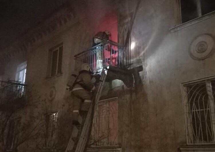 Өскеменде пәтерде тоққа қосылған смартфоннан өрт шығып, тұрғындар эвакуацияланды