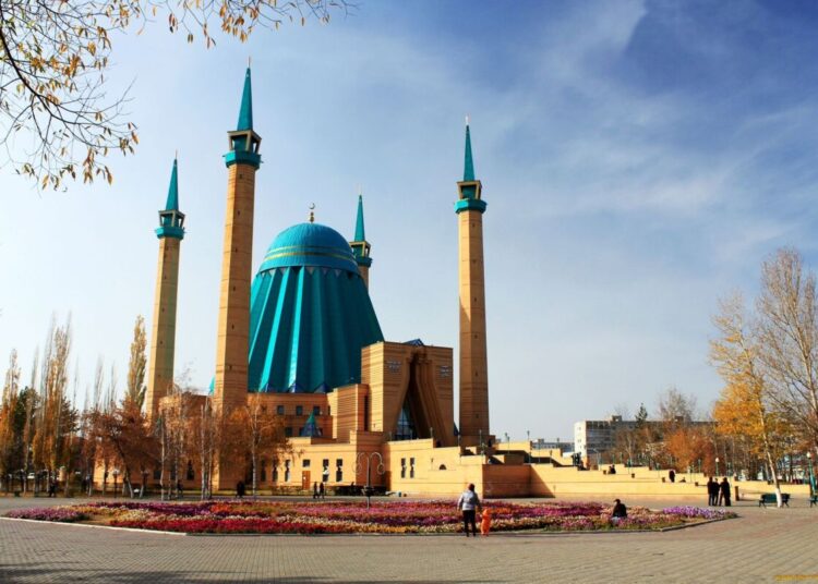 «5 млн 400 мың теңге төлеп қойған» – Белгісіз азамат күн сайын 170 адамға ауызашар береді