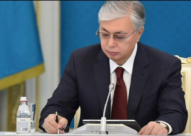 Президент мемлекеттік аппараттың жұмысын бюрократиядан арылту туралы Жарлыққа қол қойды