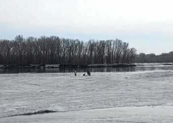 Семейде екі қыз мұз астына құлап кетіп, біреуі мерт болды