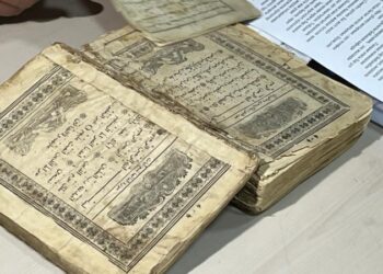 Ақшоқыдан табылған Құран кітап Абай музейіне табысталды