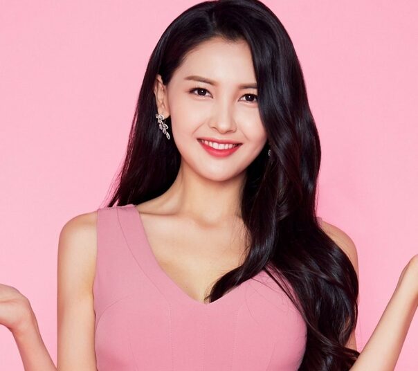 Айдана Меденова: Қазақстанда танымалдардың табысына елдің қызғана қарайтыны өкінішті