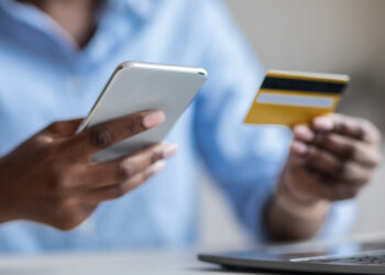 Абайсызда басқа адамға ақша аударып жібергенде не істеу керек? Заңгер түсіндірді