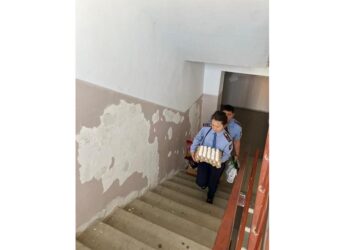 ШҚО-да түрме қызметкерлері 20-дан астам мұқтаж отбасыға азық-түлік жеткізді