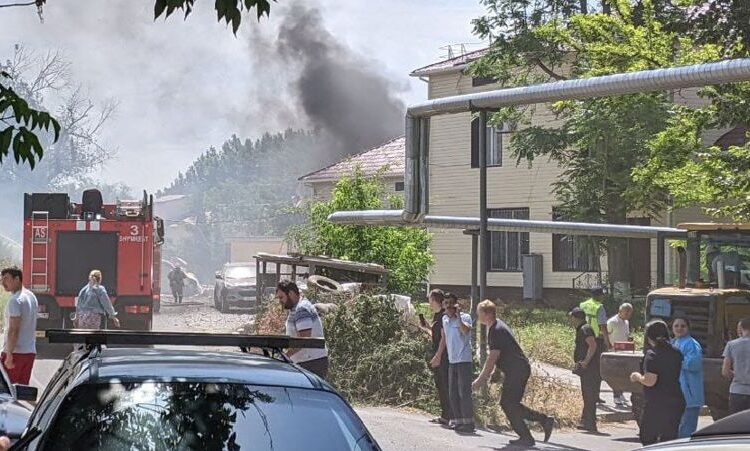 Шымкенттегі жарылыс: Перинаталдық орталықтан 100-ден аса әйел сәбилерімен бірге эвакуацияланды (видео)