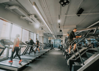 «Не әкімдіктің, не полицияның шамасы келмейді»: астаналық тұрғындар «INVICTUS» фитнес-орталығының жұмысына шағымданды