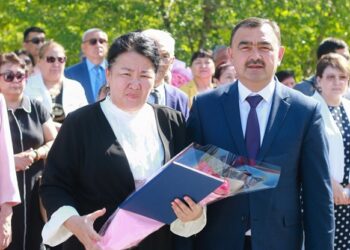 СЕМЕЙДЕ 1970 ТҮЛЕК МЕКТЕП БІТІРЕДІ