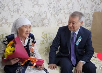 АЙМАҚ БАСШЫСЫ СОҒЫС АРДАГЕРЛЕРІН ҚҰТТЫҚТАДЫ