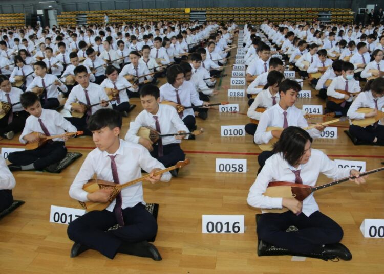 1032 оқушы бір уақытта төрт күй орындады