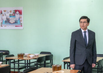 «0,5 литр су 300 теңгеден». Аймағамбетов мектеп асханасындағы қымбатшылық мәселесін көтерді