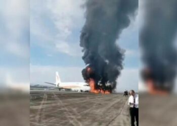 Халықаралық әуежайда 113 жолаушысы бар ұшақ өртенді