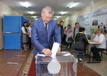 Аймақ басшысы референдумда дауыс берді