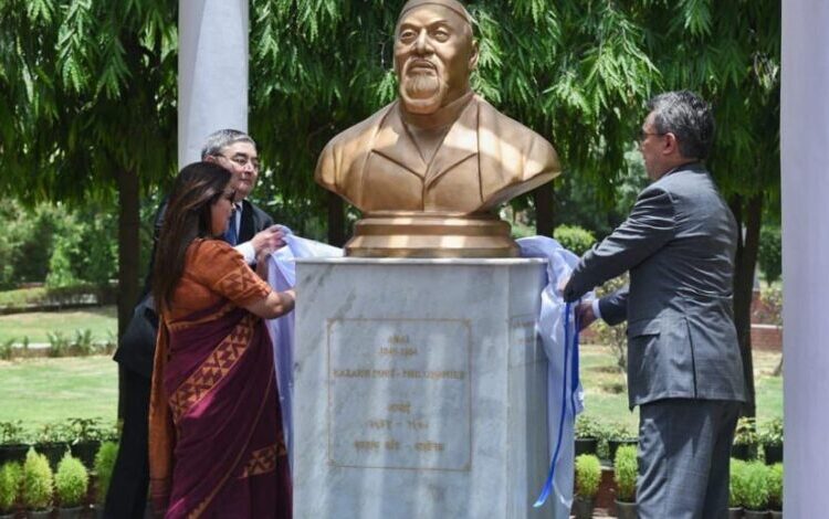Үндістанның астанасы Нью-Делиде Абайға бюст қойылды