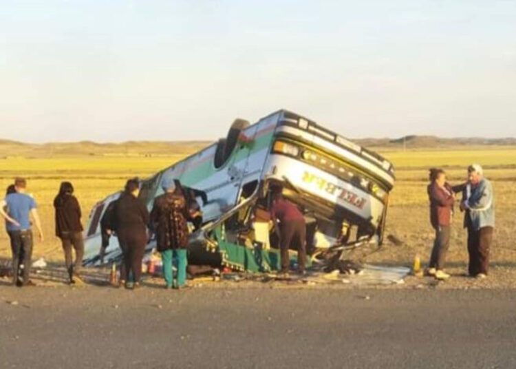 Абай облысында автобус аударылып, 15 адам зардап шекті