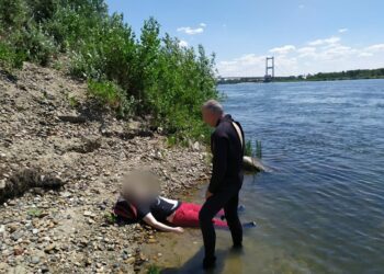 Семейде Ертіс өзененіне секірген бойжеткен құтқарылды