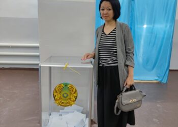 СЕМЕЙДЕ ДАУЫС БЕРУ ЖҮРІП ЖАТЫР