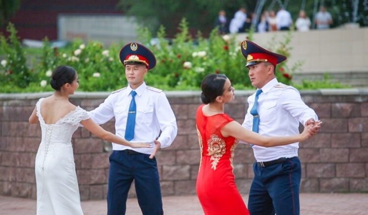 КӘСІБИ МЕРЕКЕ ҚҰРМЕТІНЕ