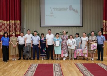 ОҚУШЫЛАР ЕҢБЕГІНЕ ҚОЛДАУ БІЛДІРДІ