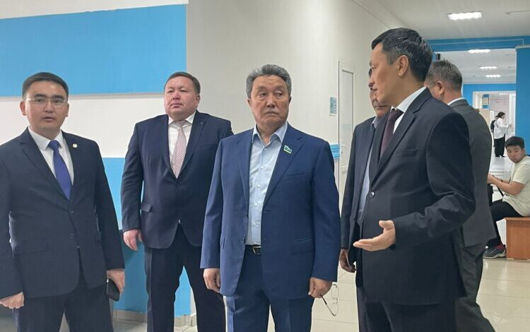 МӘЖІЛІС ДЕПУТАТЫ СЕМЕЙДЕ
