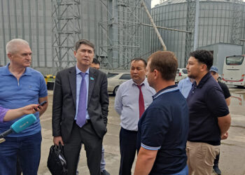 ҚР Парламенті депутаттары мен министрлік өкілдері «Qazaq Astyq group» ЖШС-не барды