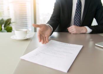 Орысша сөйлейтін қазақтардың екі аяғын бір етікке тыққан қазақ