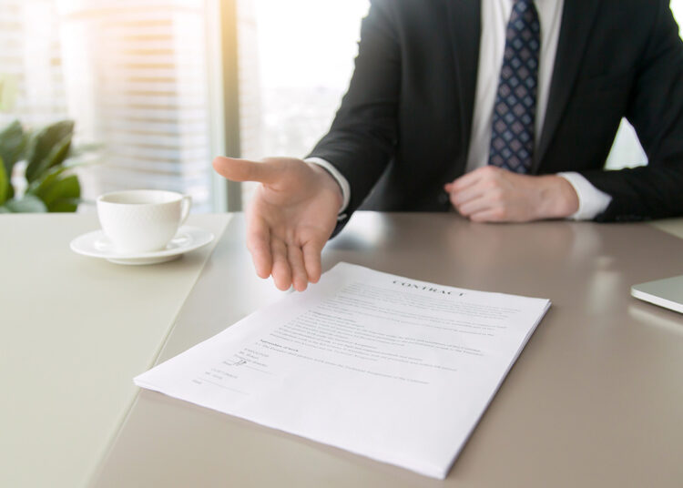 Орысша сөйлейтін қазақтардың екі аяғын бір етікке тыққан қазақ