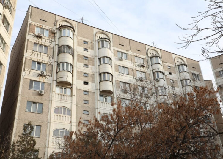 Екі ұлын бірдей 6-қабаттан лақтырып, артынан өзі секіріп қайтыс болды