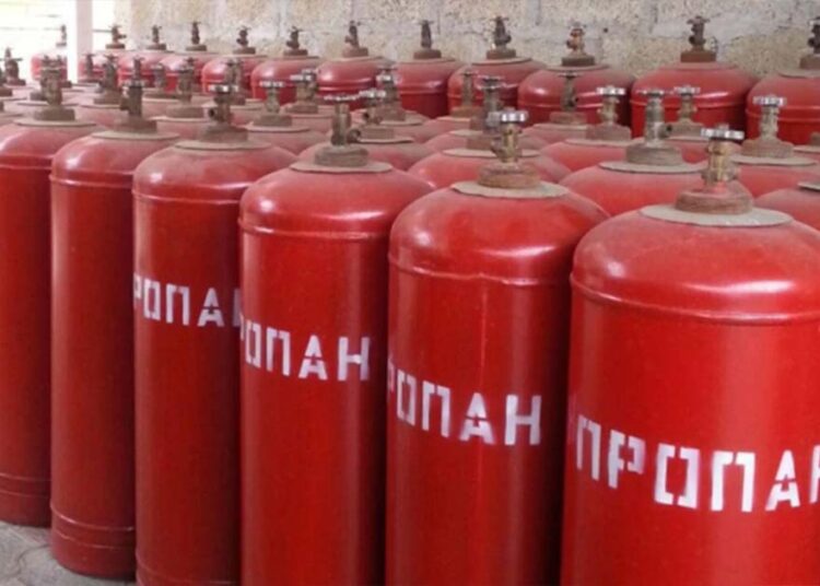 Баллонға құйып сатылатын газ бағасы жанармай бекетіндегі бағамен теңестіріледі - Энергетика министрі