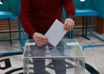 «Мен, ұлым және немерем үшін қол қойған»: Орал тұрғыны сайлау учаскесіндегі заңбұзушылық туралы айтты