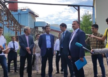 Біздің жақта қыс ұзақ… Облыс әкімі Семейдің бірқатар жылу беру орталықтарын аралады