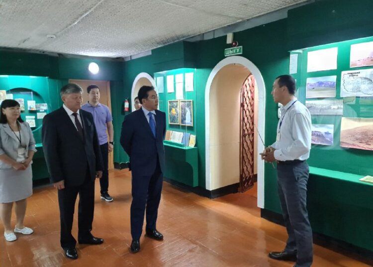 Нұрлан Ұранхаев Ақсуат өлкетану мұражайына барды