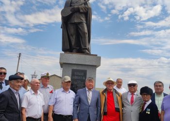 Нұрлыбек Баймұратовқа ескерткіш ашылды