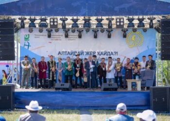 АЛТАЙ ТӨРІНДЕ АЙТЫС ӨТТІ