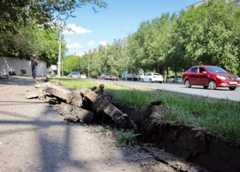 Қала әкімі Бақытжан Байахметов жол жөндеу жұмыстарының басы-қасында