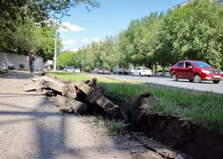 Қала әкімі Бақытжан Байахметов жол жөндеу жұмыстарының басы-қасында
