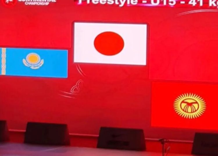 Қапанбұлақ ауылының тумасы Манама төрінде көк туды желбіретті