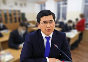 Биылдан бастап бірінші сынып оқушылары бір тілде ғана білім алады – Асхат Аймағамбетов