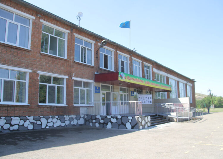 МЕКТЕПТЕРДІҢ ӘЗІРЛІГІ ТЕКСЕРІЛДІ