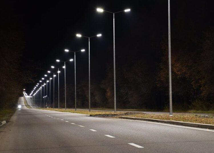 ЖАРЫҚ ШАМДАРЫ ОРНАТЫЛУДА