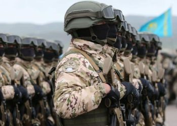 Қазақстанда әскерилерге қашықтан бақылайтын білезіктер тағу міндеттелмек